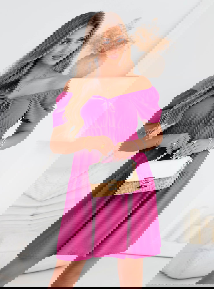 Sukienka mini z wiązanym dekoltem...