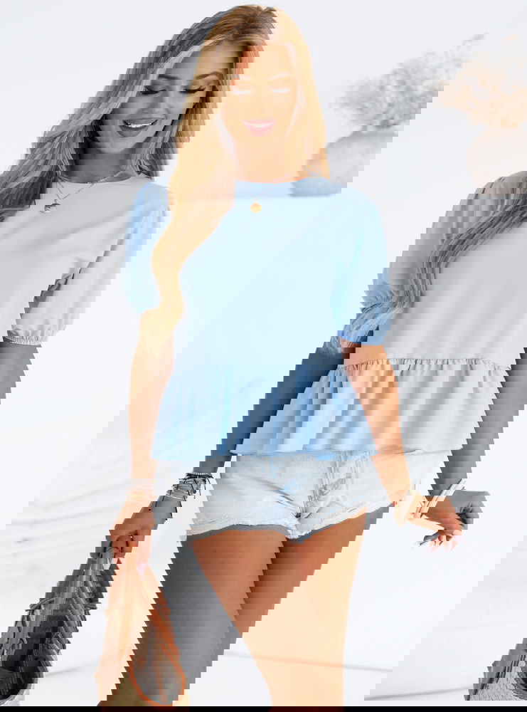 Błękitna bluzka z ozdobnym wiązaniem na plecach Kayleah