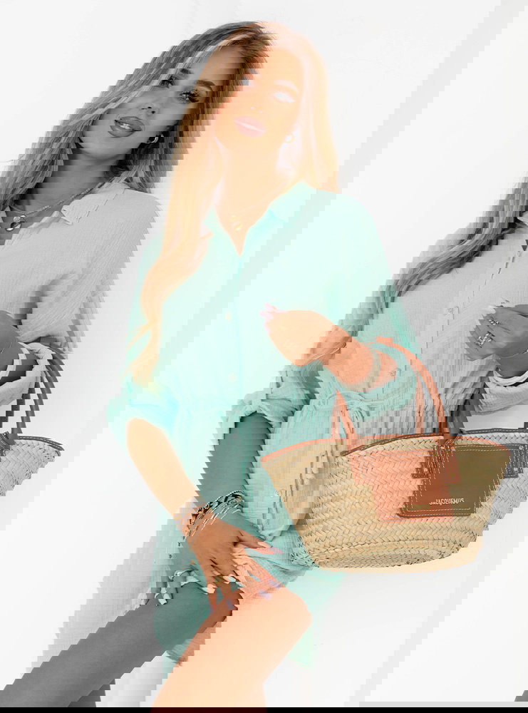 Miętowa sukienka zapinana na guziki...