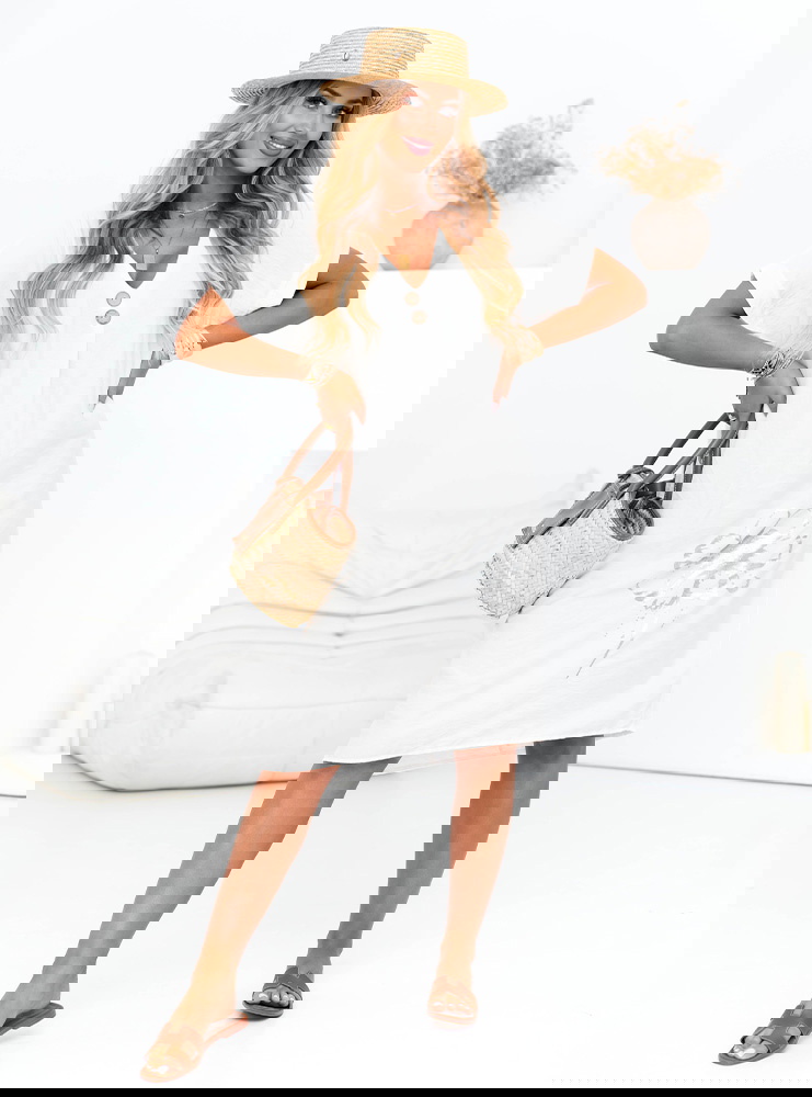 Biała sukienka oversize z ozdobnymi...