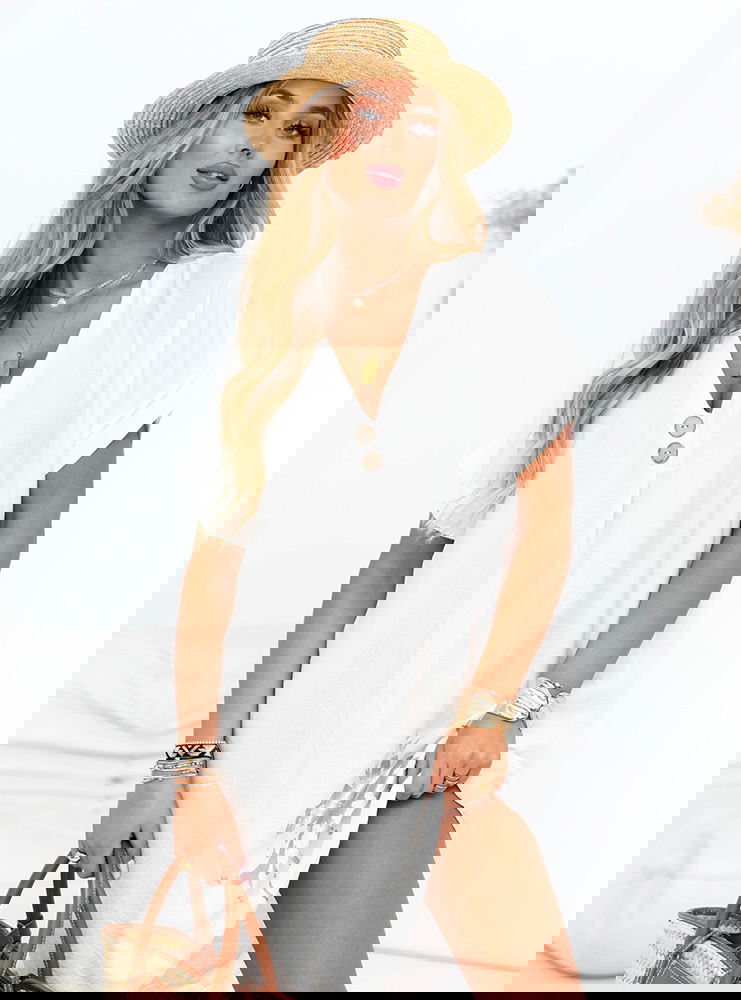 Biała sukienka oversize z ozdobnymi...