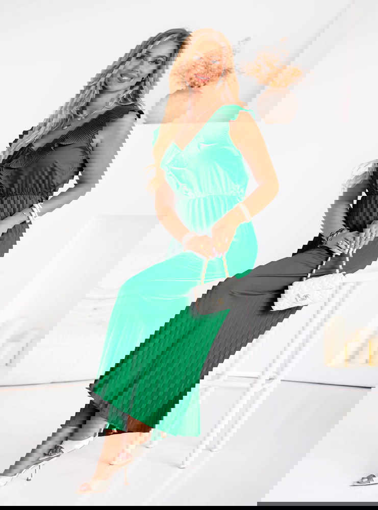 Plisowany kombinezon z falbankami...