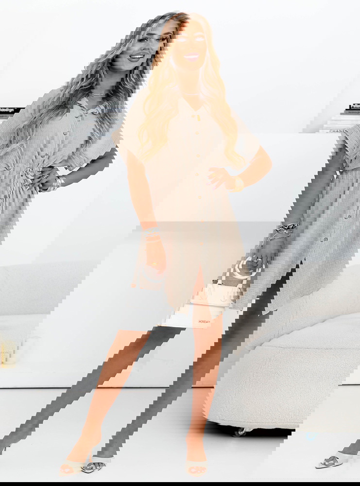 Beżowa sukienka zapinana na guziki Nyree