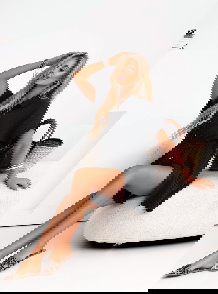 Czarna sukienka zapinana na guziki Nyree