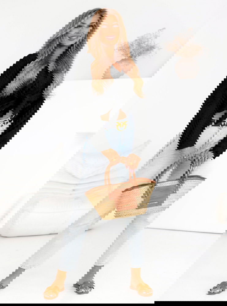 Czarna koszula z ozdobnym haftem Lawona