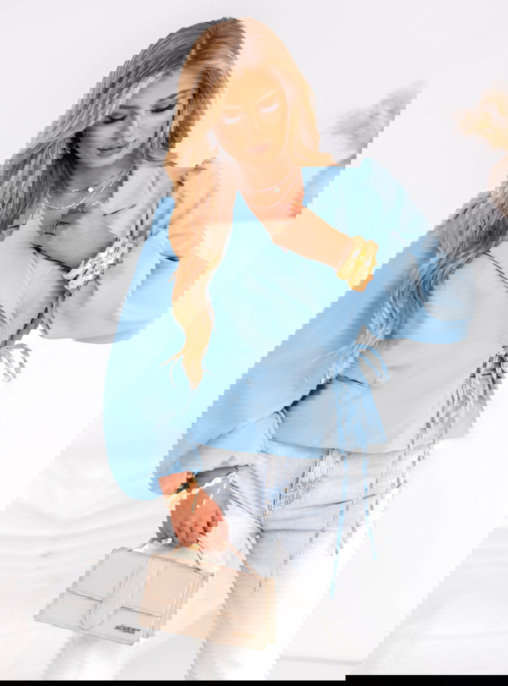 Błękitna marynarka z wiązaniem Mallory