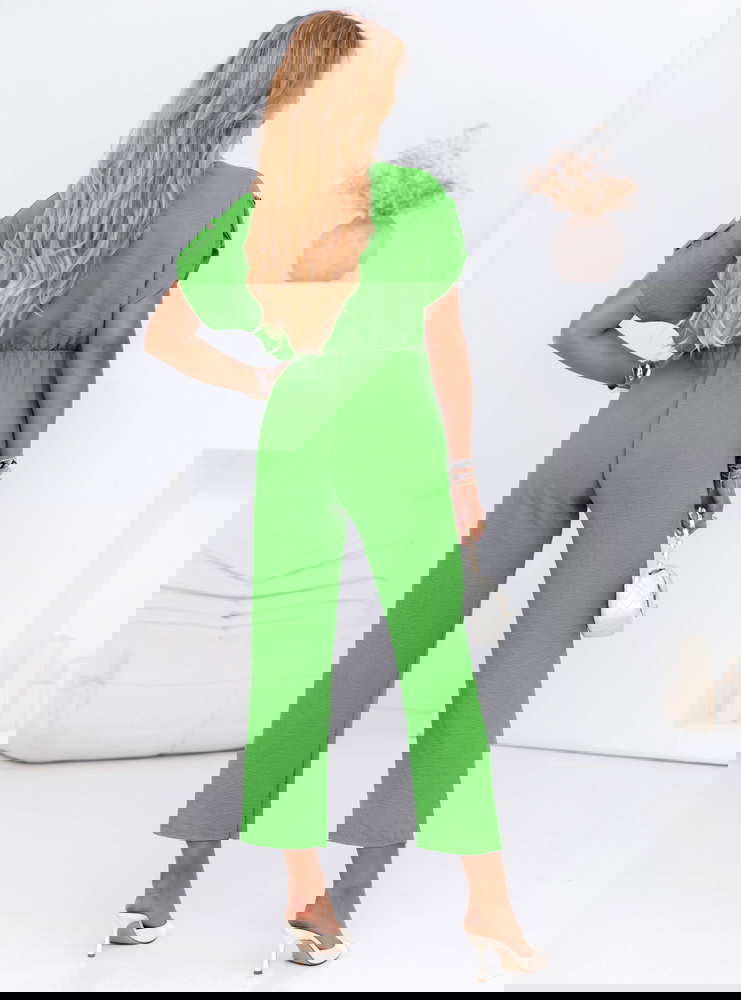 Zielony kombinezon z guzikami na...