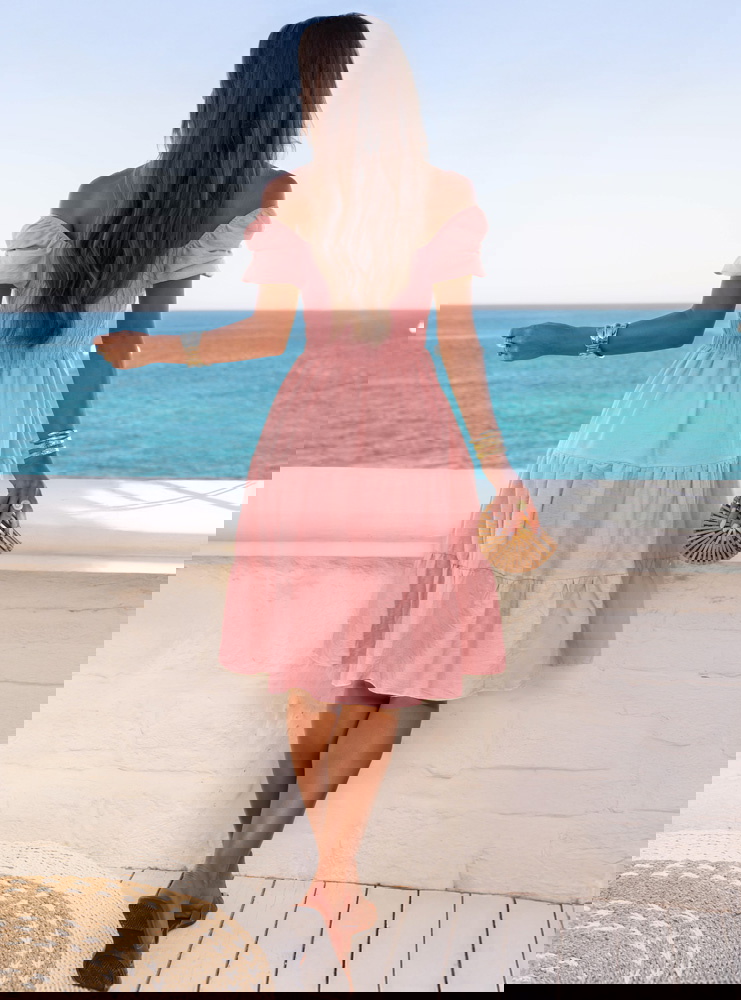 Pudrowa sukienka midi typu hiszpanka...