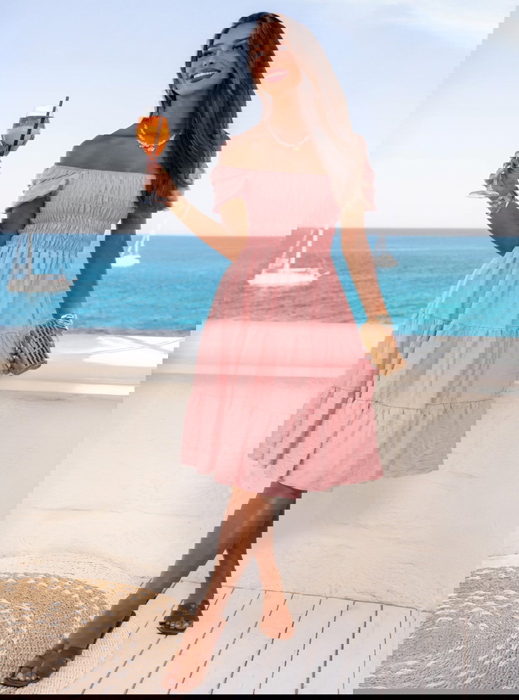 Pudrowa sukienka midi typu hiszpanka...