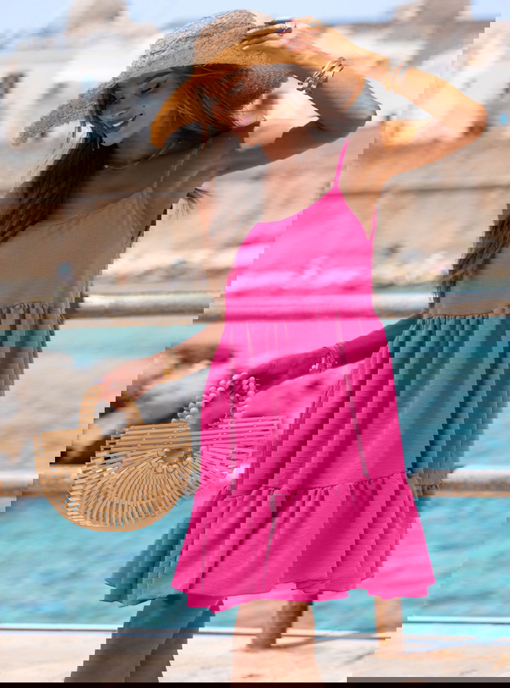 Rozkloszowana sukienka na ramiączkach...