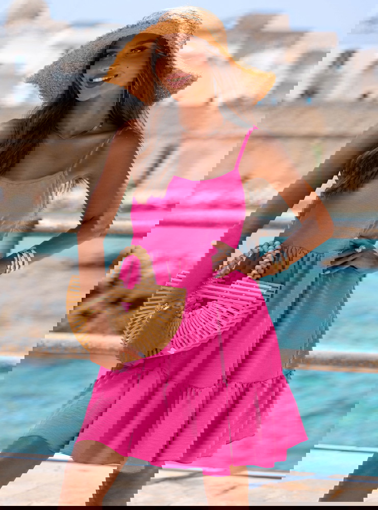 Rozkloszowana sukienka na ramiączkach...