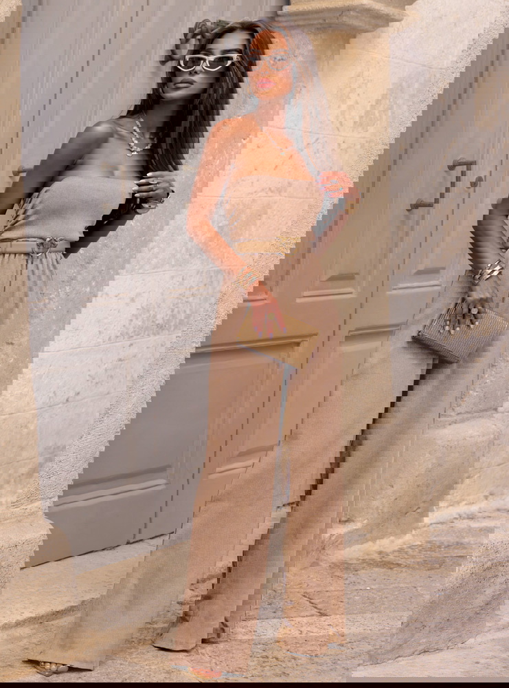 Beżowy prążkowany kombinezon bez...