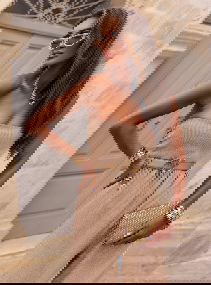 Beżowy prążkowany kombinezon bez...