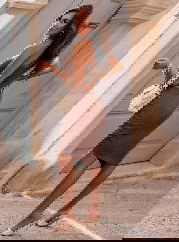 Sukienka prążkowana z wycięciem...