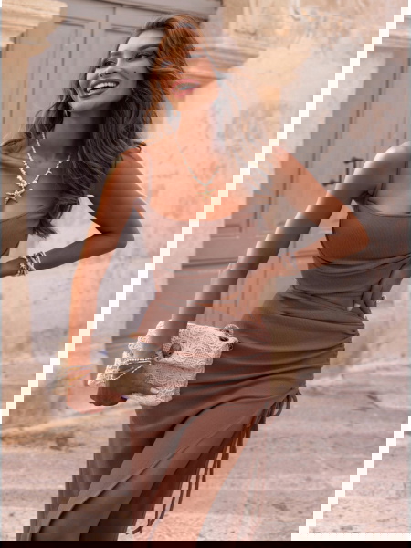 Prążkowana sukienka midi na... 2