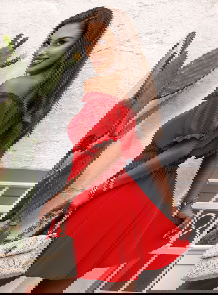 Malinowa sukienka mini typu hiszpanka...