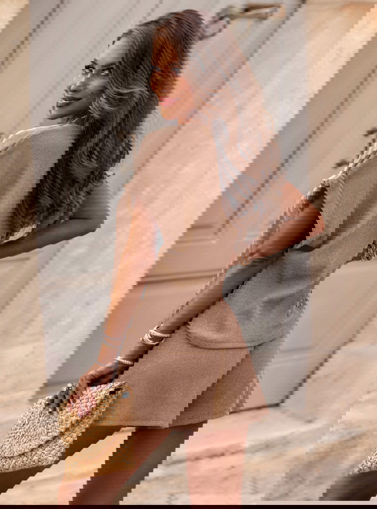 Beżowy prążkowany komplet top i...