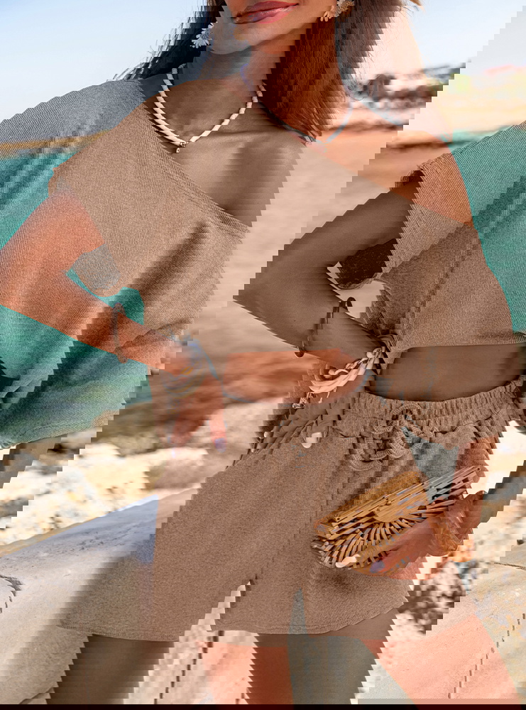 Beżowy prążkowany komplet top i...