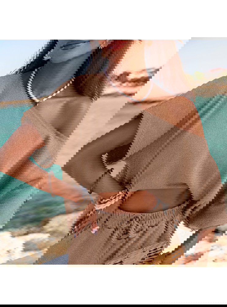 Beżowy prążkowany komplet top i...