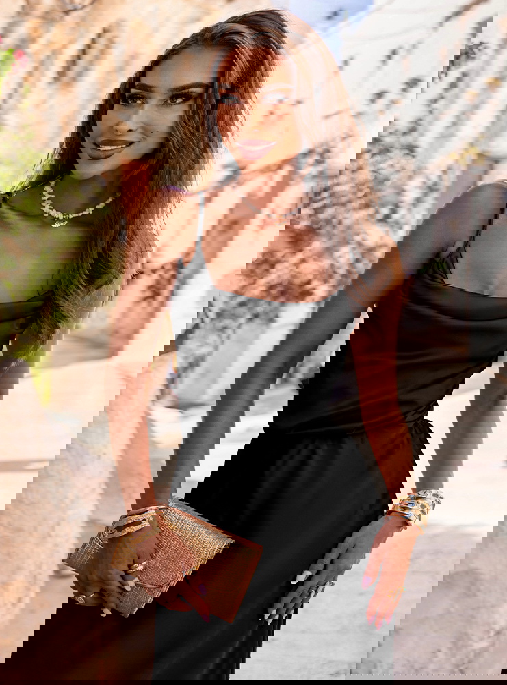 Czarna satynowa sukienka wiązana bez...