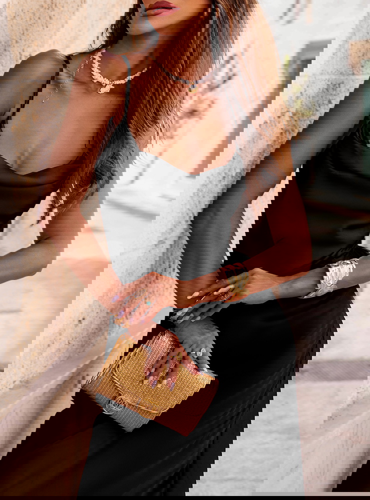 Czarna satynowa sukienka wiązana bez...