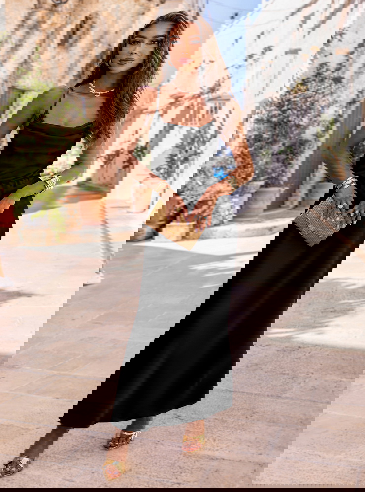 Czarna satynowa sukienka wiązana bez...