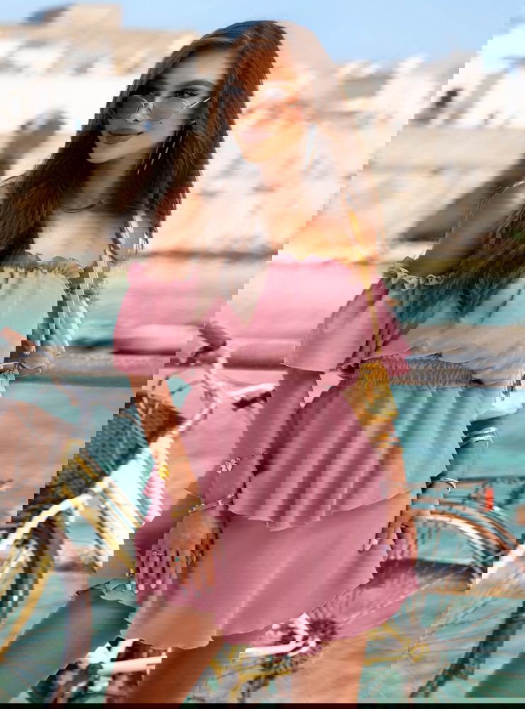 Kombinezon jak sukienka z odkrytymi...