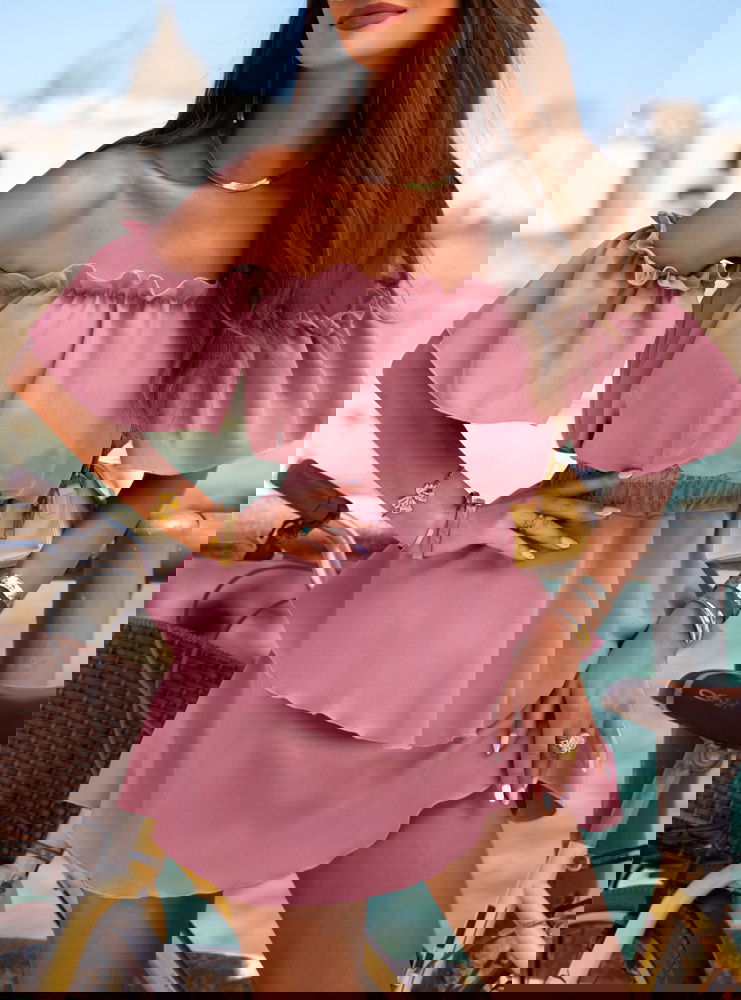 Kombinezon jak sukienka z odkrytymi...