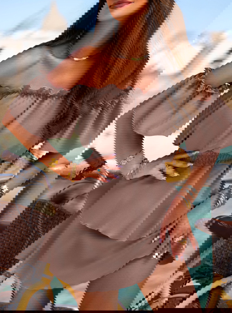 Kombinezon jak sukienka z odkrytymi...