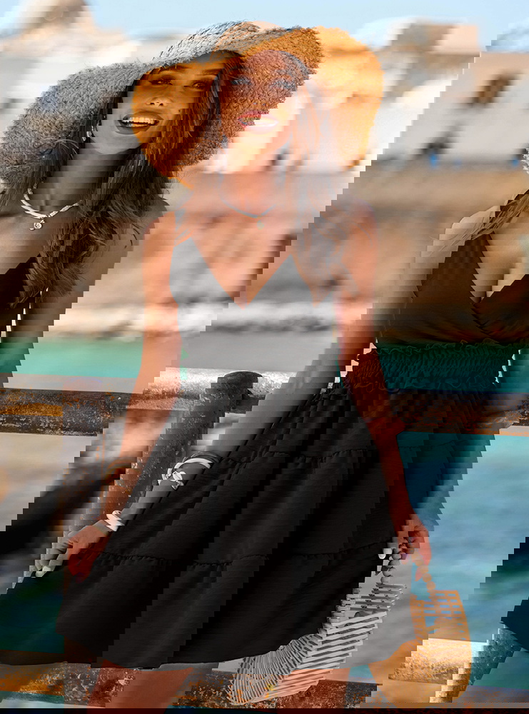 Czarna rozkloszowana sukienka na...