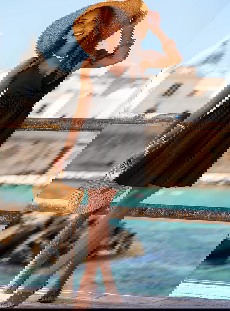 Czarna rozkloszowana sukienka na...