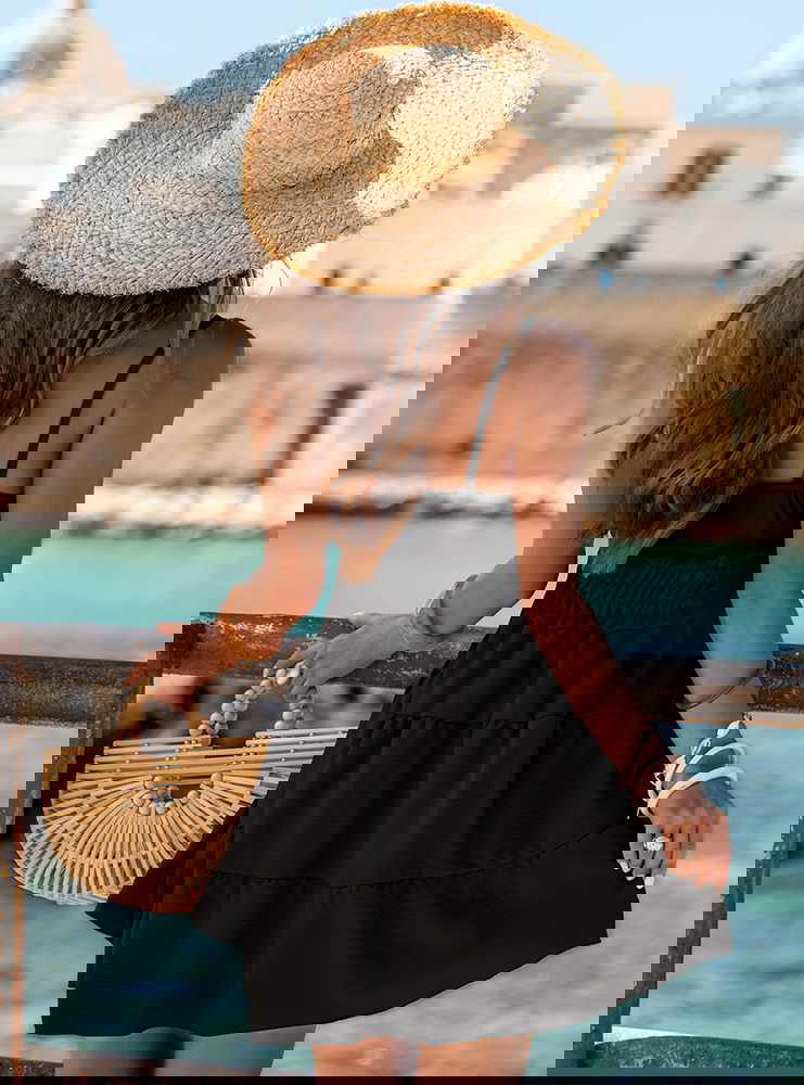 Czarna rozkloszowana sukienka na...