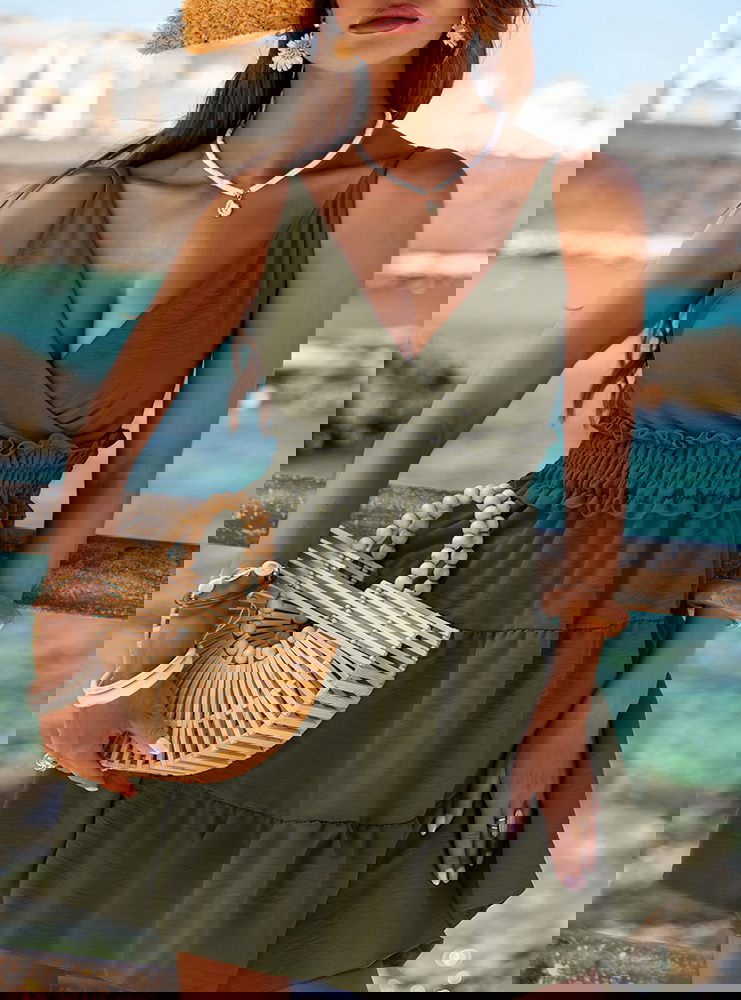 Rozkloszowana sukienka na ramiączkach...