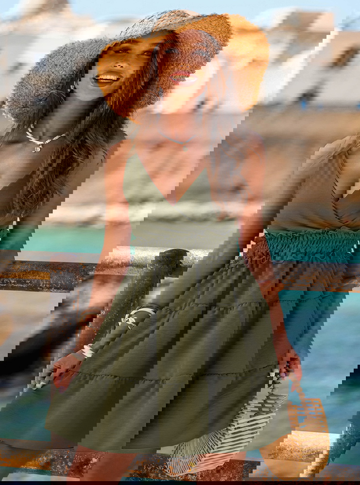 Rozkloszowana sukienka na ramiączkach...