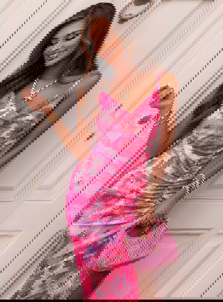 Wzorzysta długa sukienka z rozcięciem...