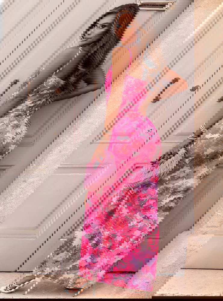 Wzorzysta długa sukienka z rozcięciem...