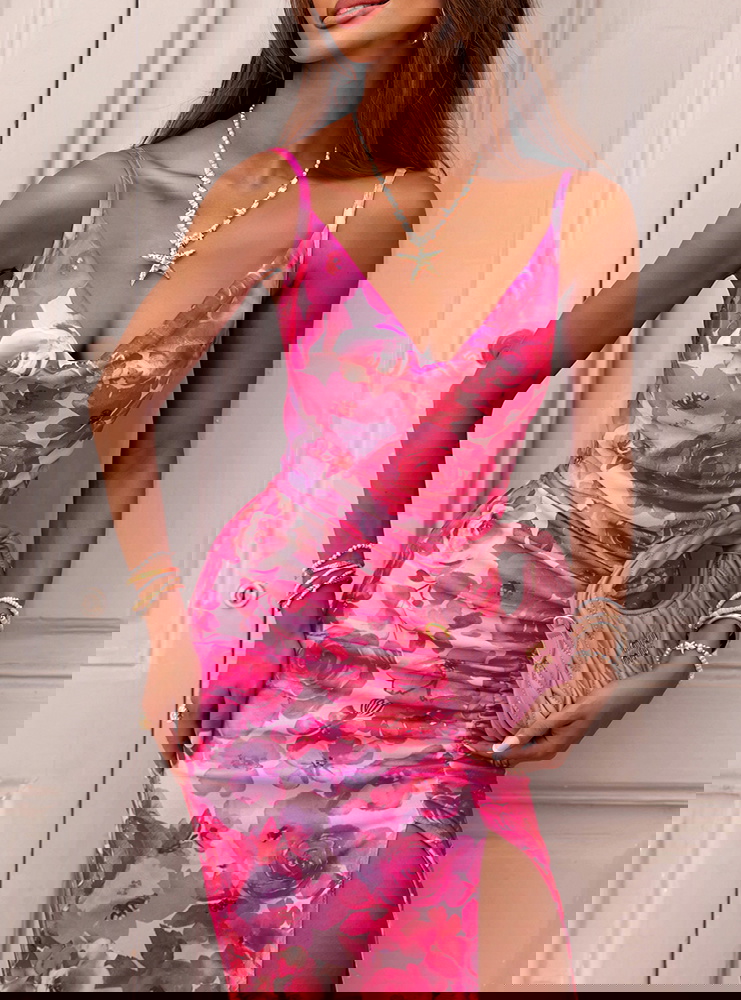 Wzorzysta długa sukienka z rozcięciem...