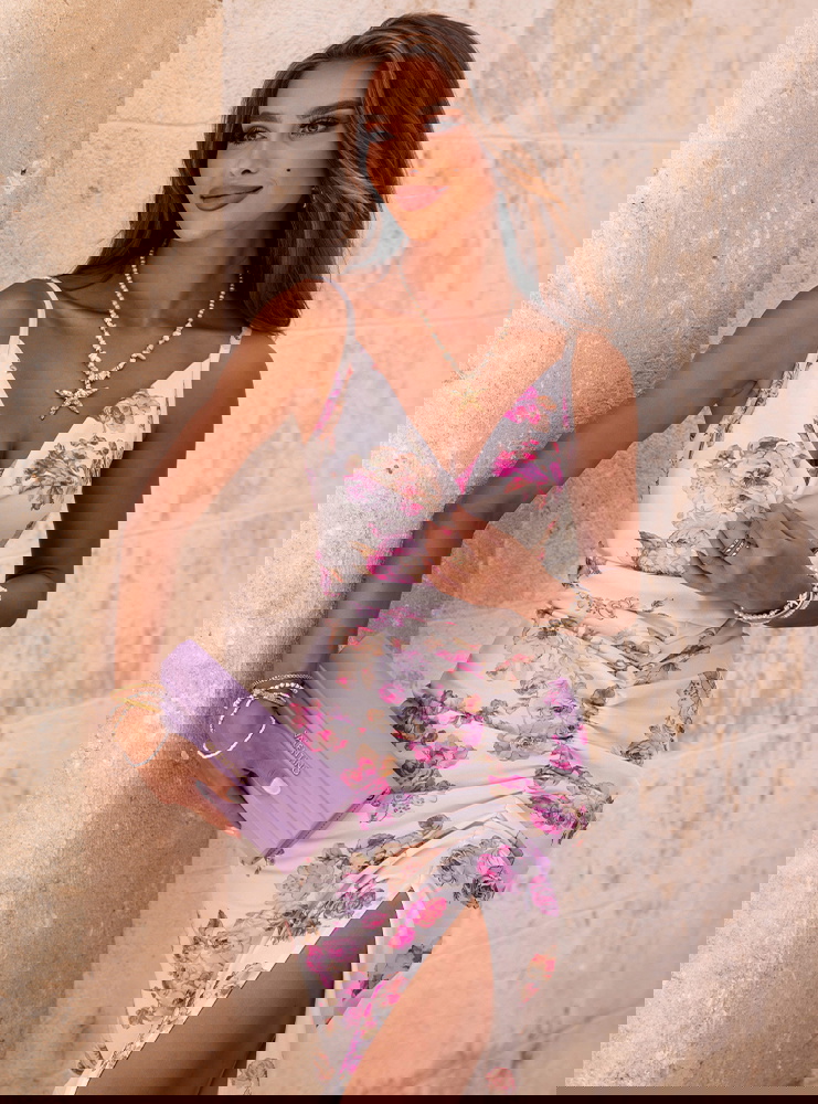 Wzorzysta długa sukienka z rozcięciem...