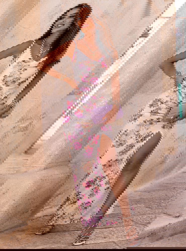 Wzorzysta długa sukienka z rozcięciem...