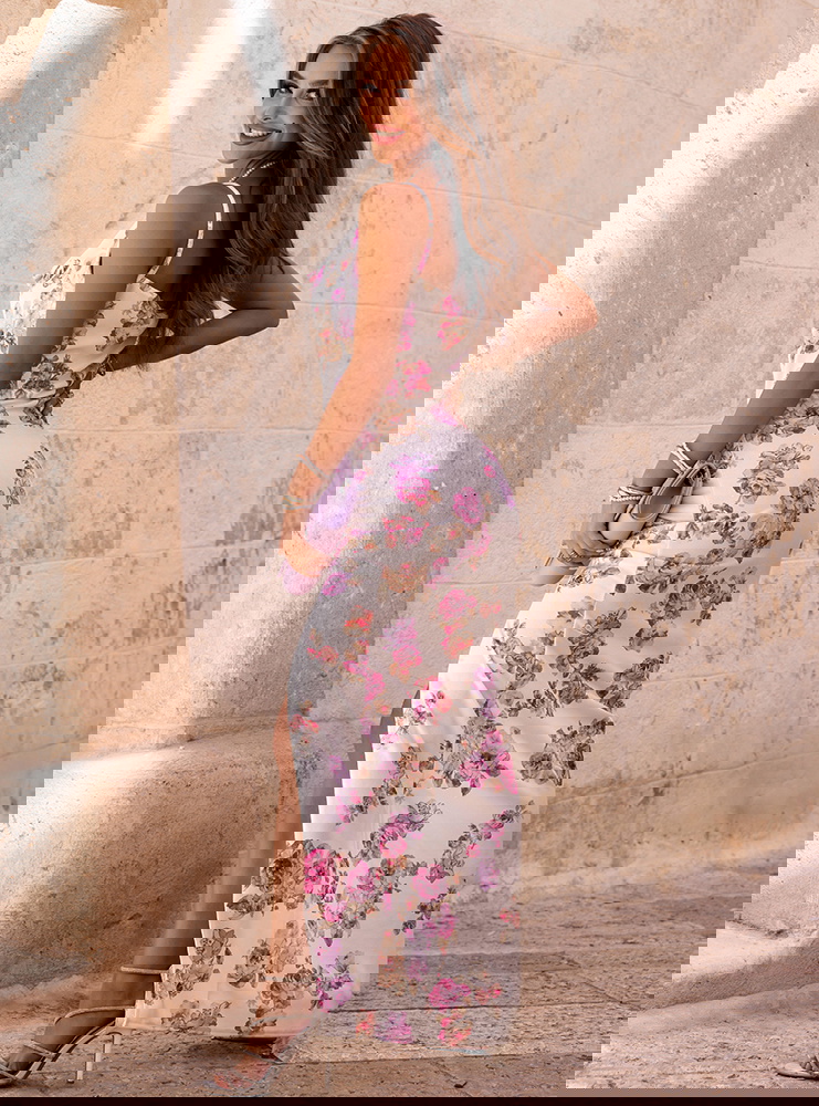 Wzorzysta długa sukienka z rozcięciem...