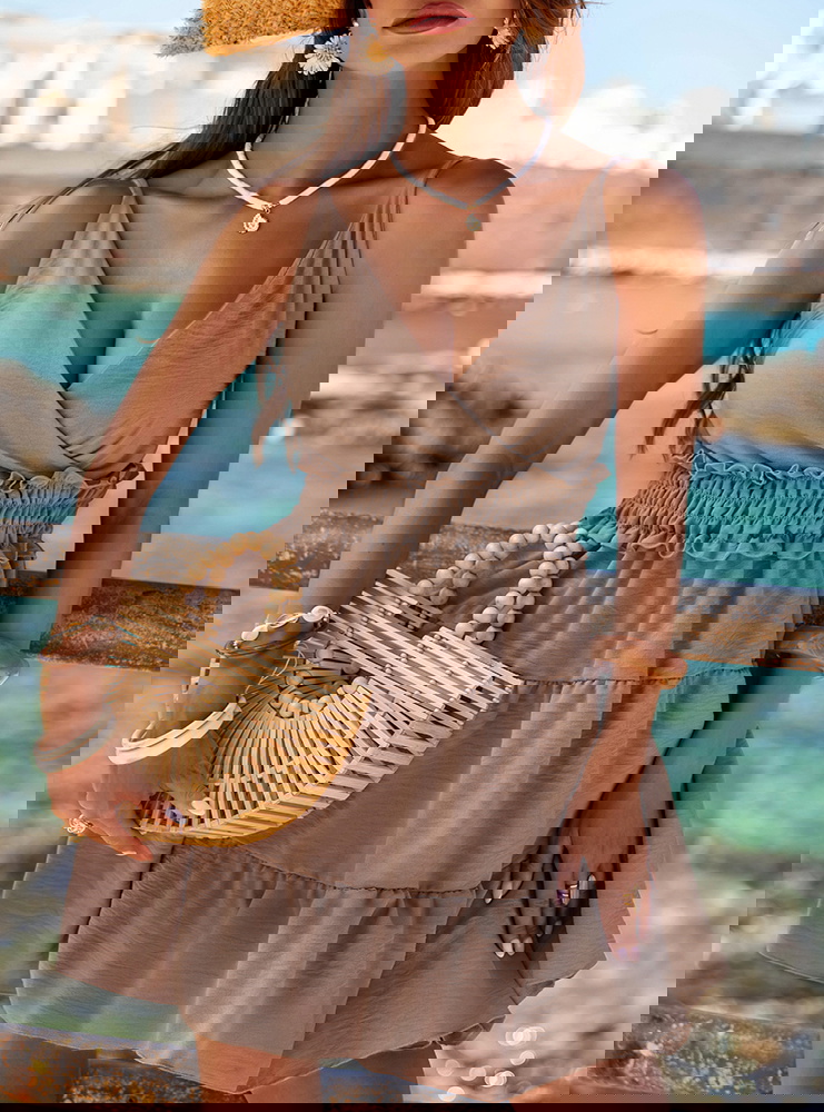 Rozkloszowana sukienka na ramiączkach...