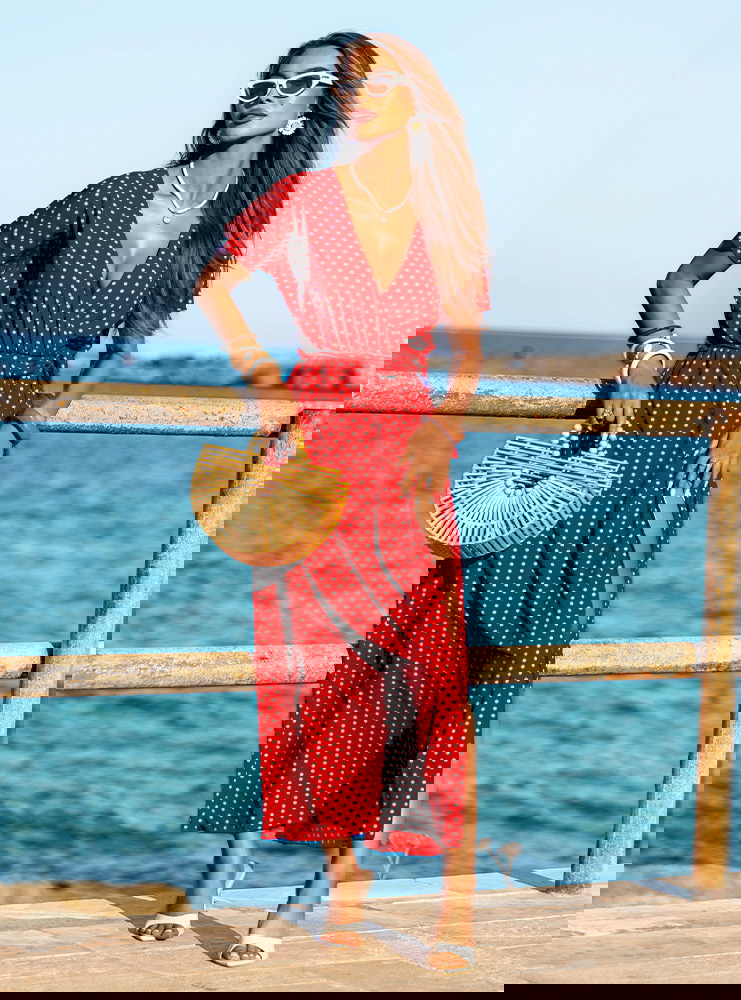 Wzorzysta sukienka z przekładanym...