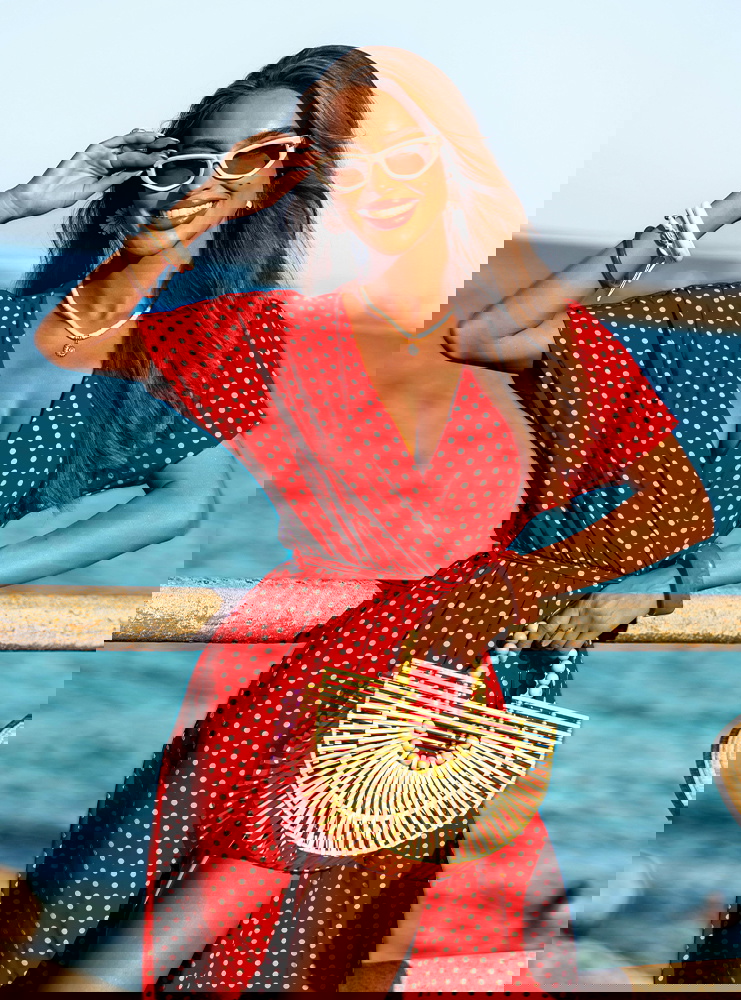 Wzorzysta sukienka z przekładanym...