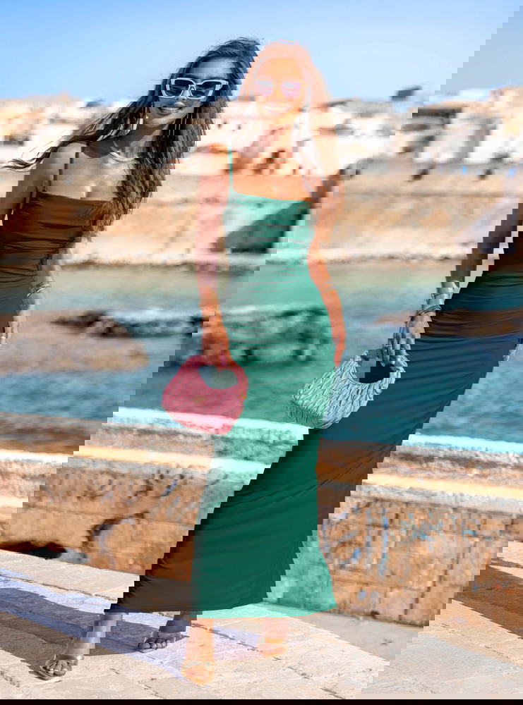 Długa sukienka na ramiączkach z...