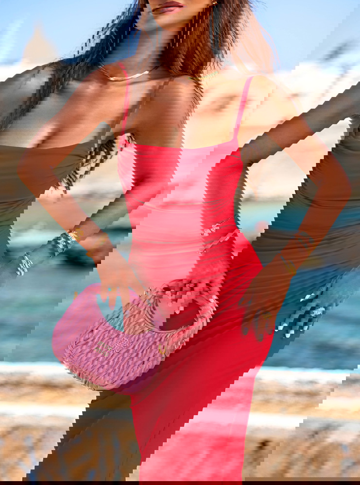 Malinowa długa sukienka na...