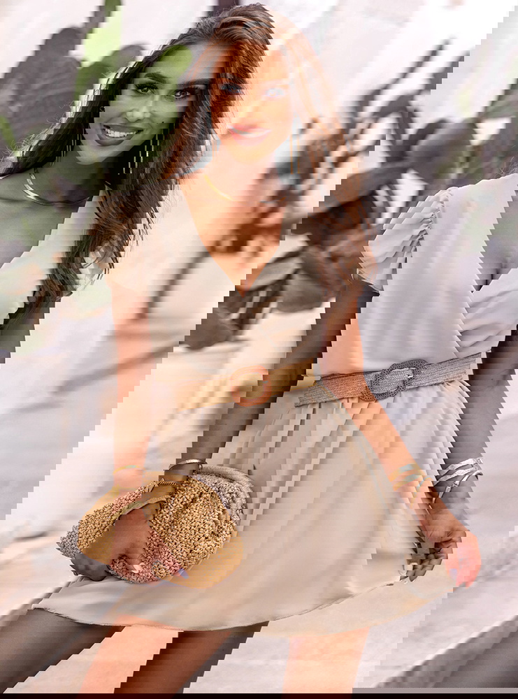 Beżowa sukienka z przekładanym...