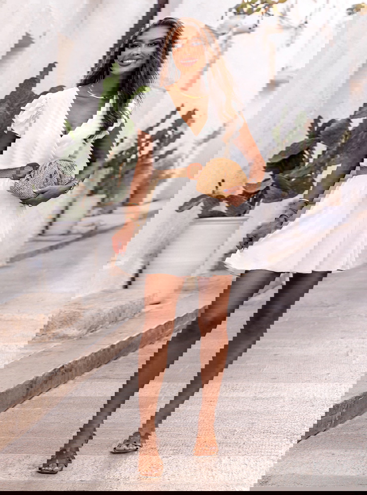 Biała sukienka z przekładanym...