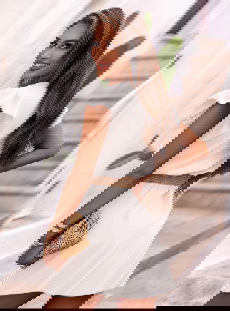 Biała sukienka z przekładanym...