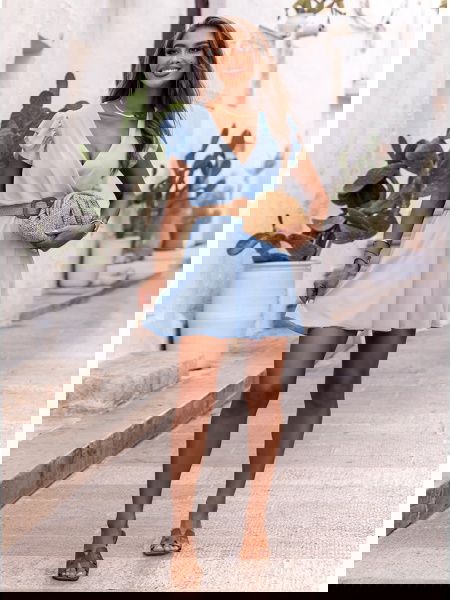 Błękitna sukienka z... 2