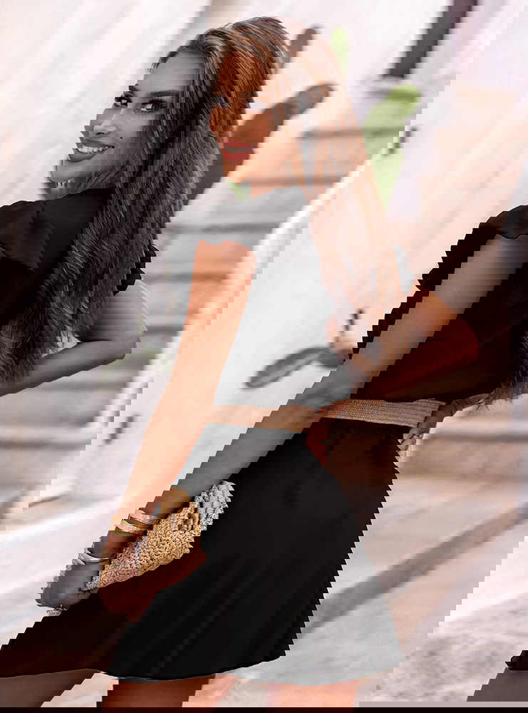 Czarna sukienka z przekładanym...